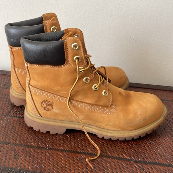 Timberland Classic Boots - Picture 8 of 8